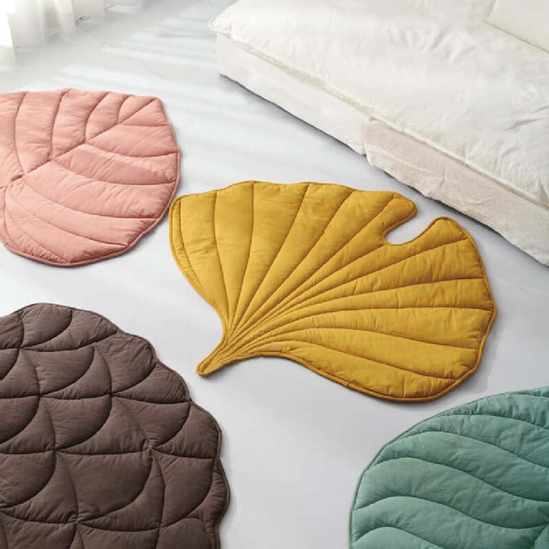 Omo Omo™ Leaf Shaped Cotton Blankets