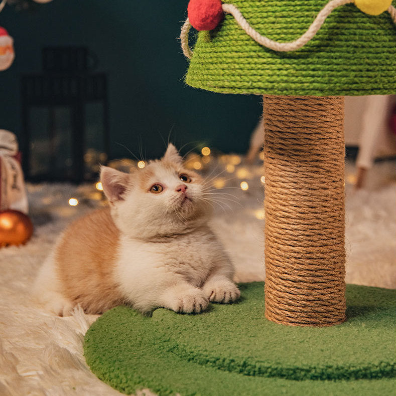 Omo Omo™ Christmas Tree Cat Scratcher